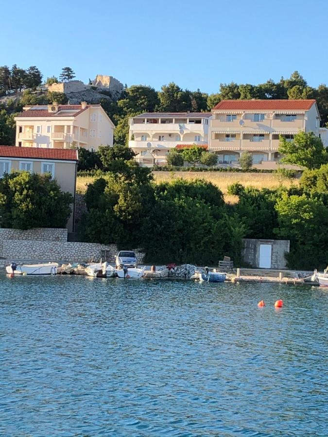 Apartments Loncar-Near Zrce Beach Novalja Bagian luar foto