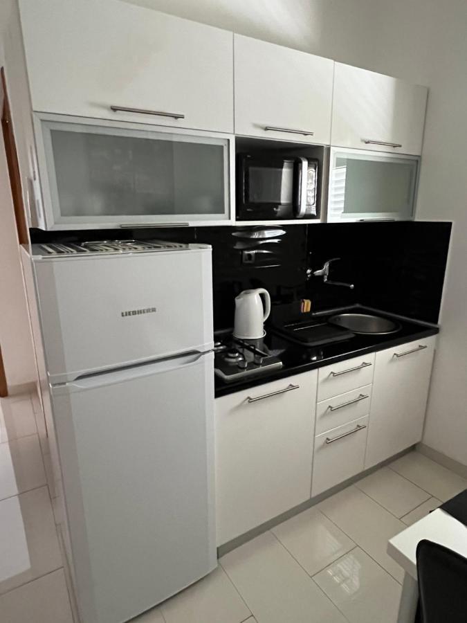 Apartments Loncar-Near Zrce Beach Novalja Bagian luar foto