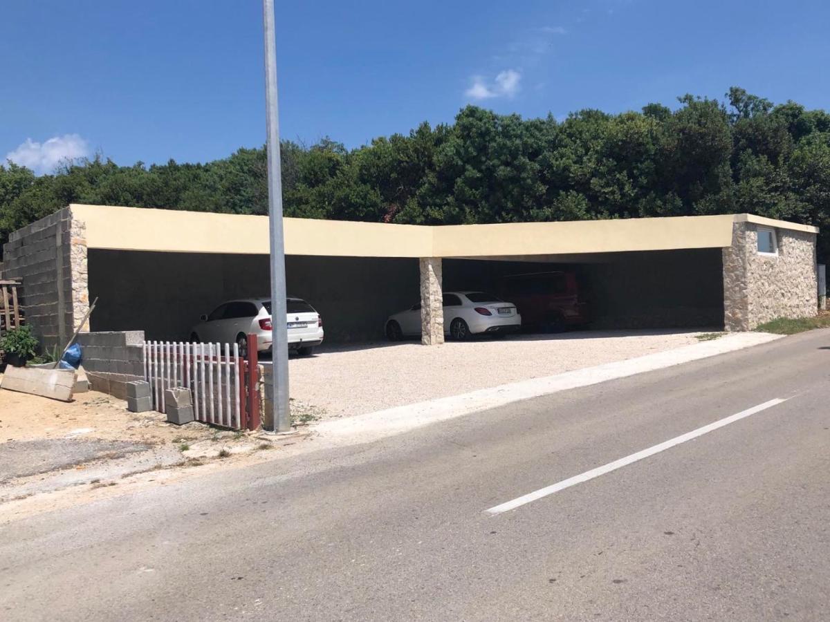 Apartments Loncar-Near Zrce Beach Novalja Bagian luar foto