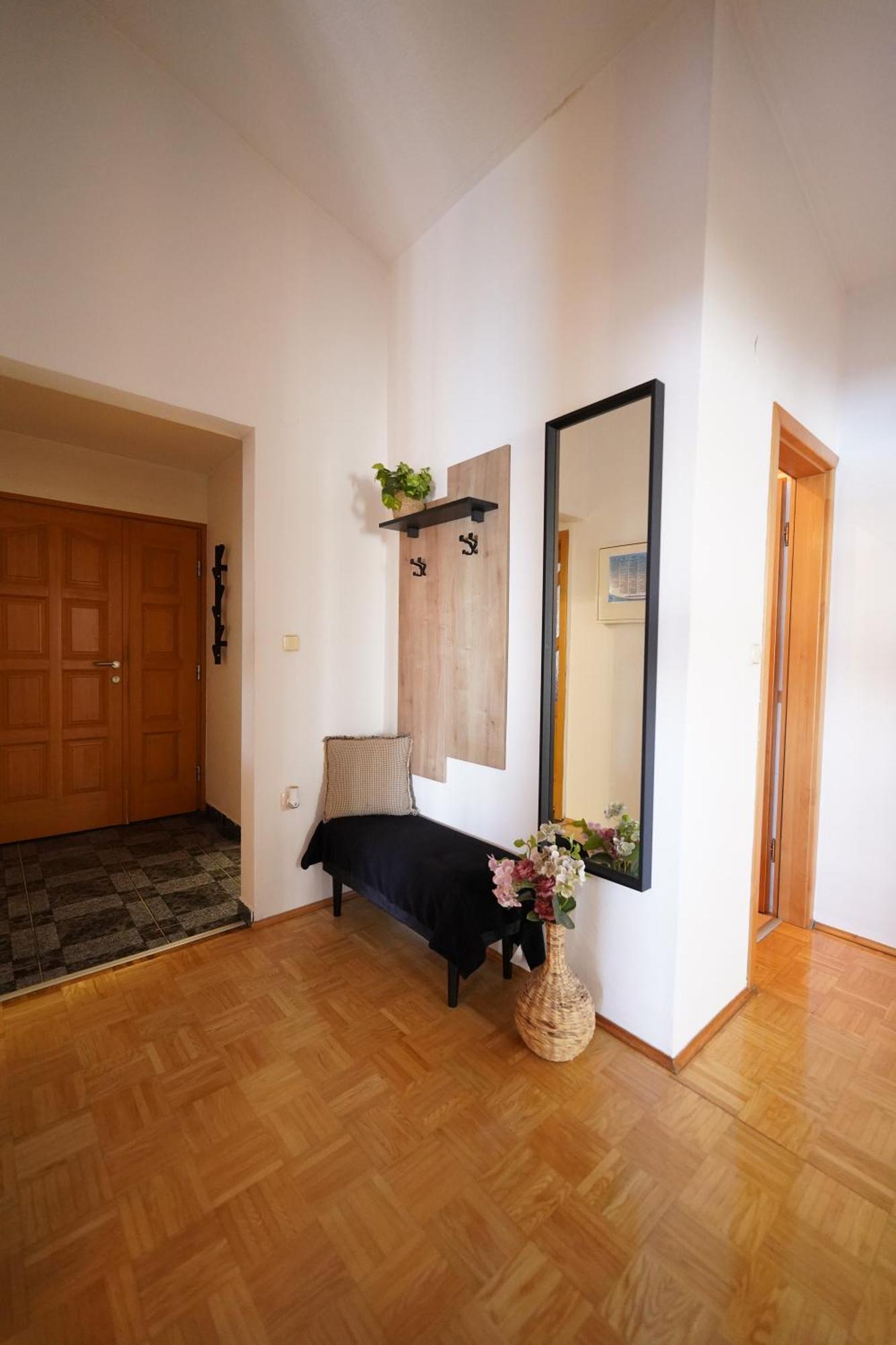 Apartments Loncar-Near Zrce Beach Novalja Bagian luar foto
