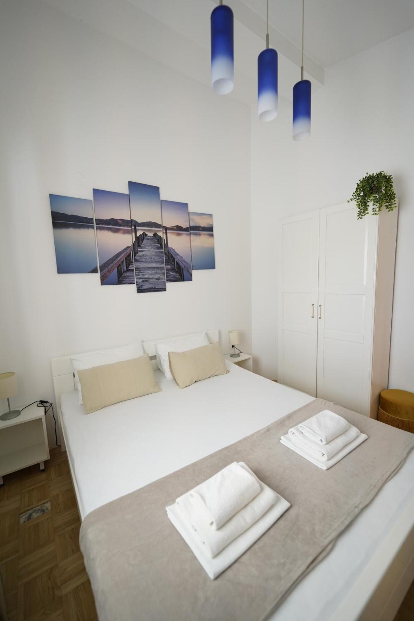 Apartments Loncar-Near Zrce Beach Novalja Bagian luar foto