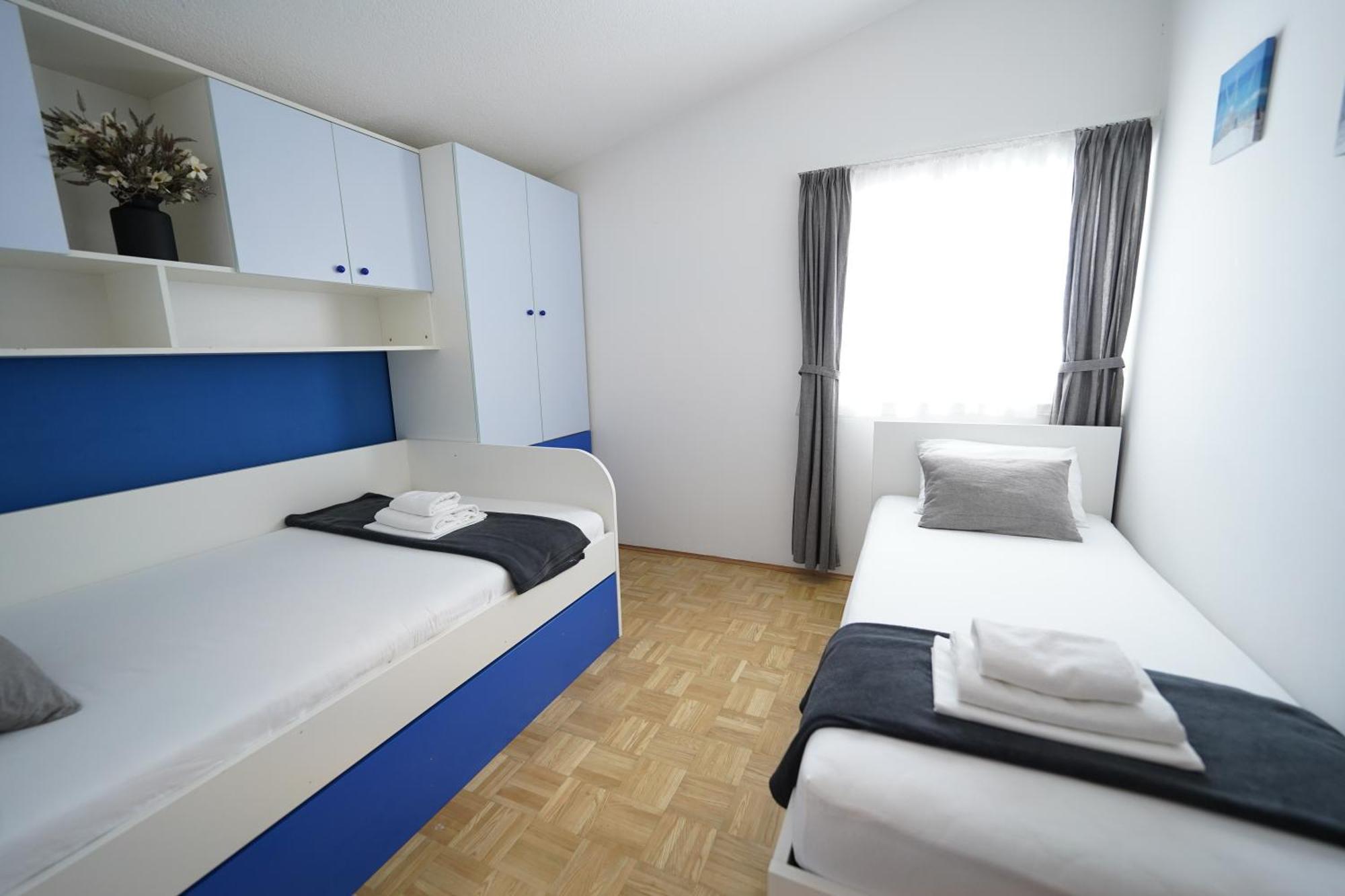 Apartments Loncar-Near Zrce Beach Novalja Bagian luar foto